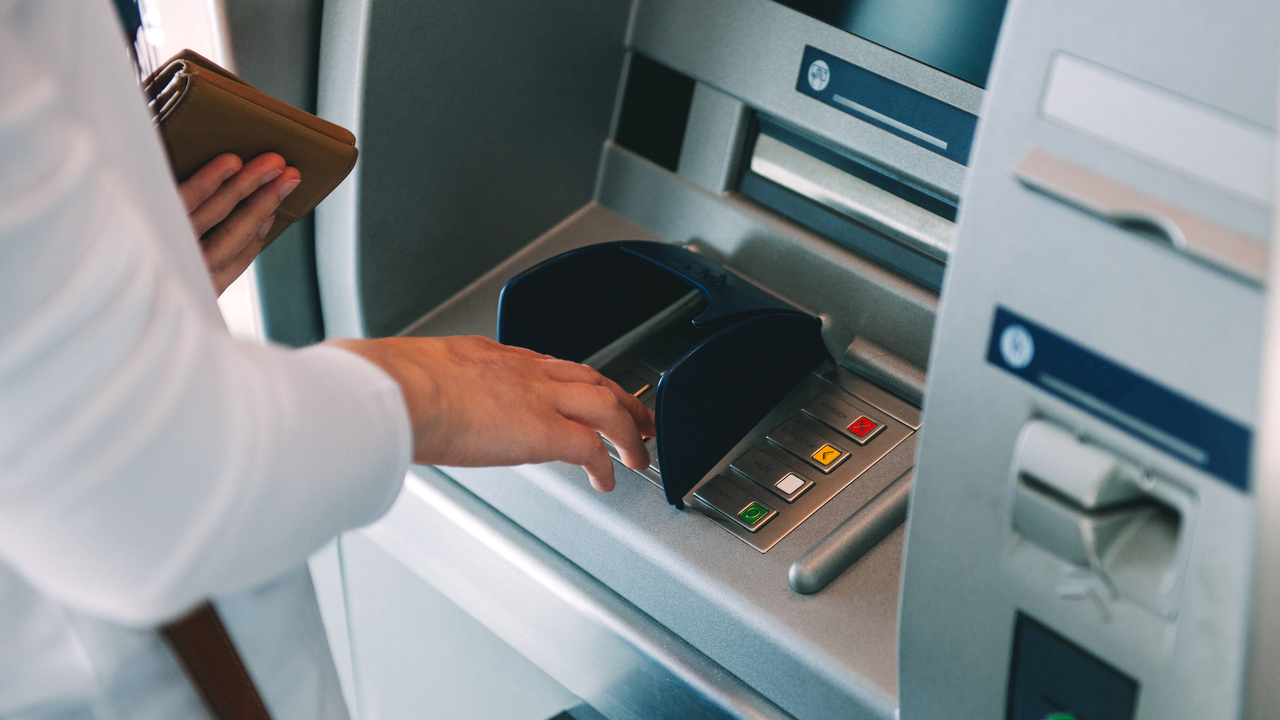 ATM'lerde yeni döneme geçiliyor: Artık bankamatiklerden 10 TL ve 20 TL'lik kâğıt paralar çekilemeyecek