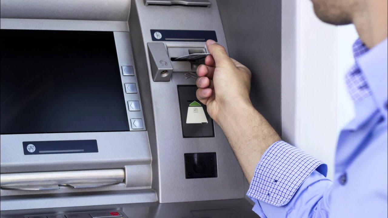 ATM’de bu hatayı yapanların kartı hemen yutuluyor!