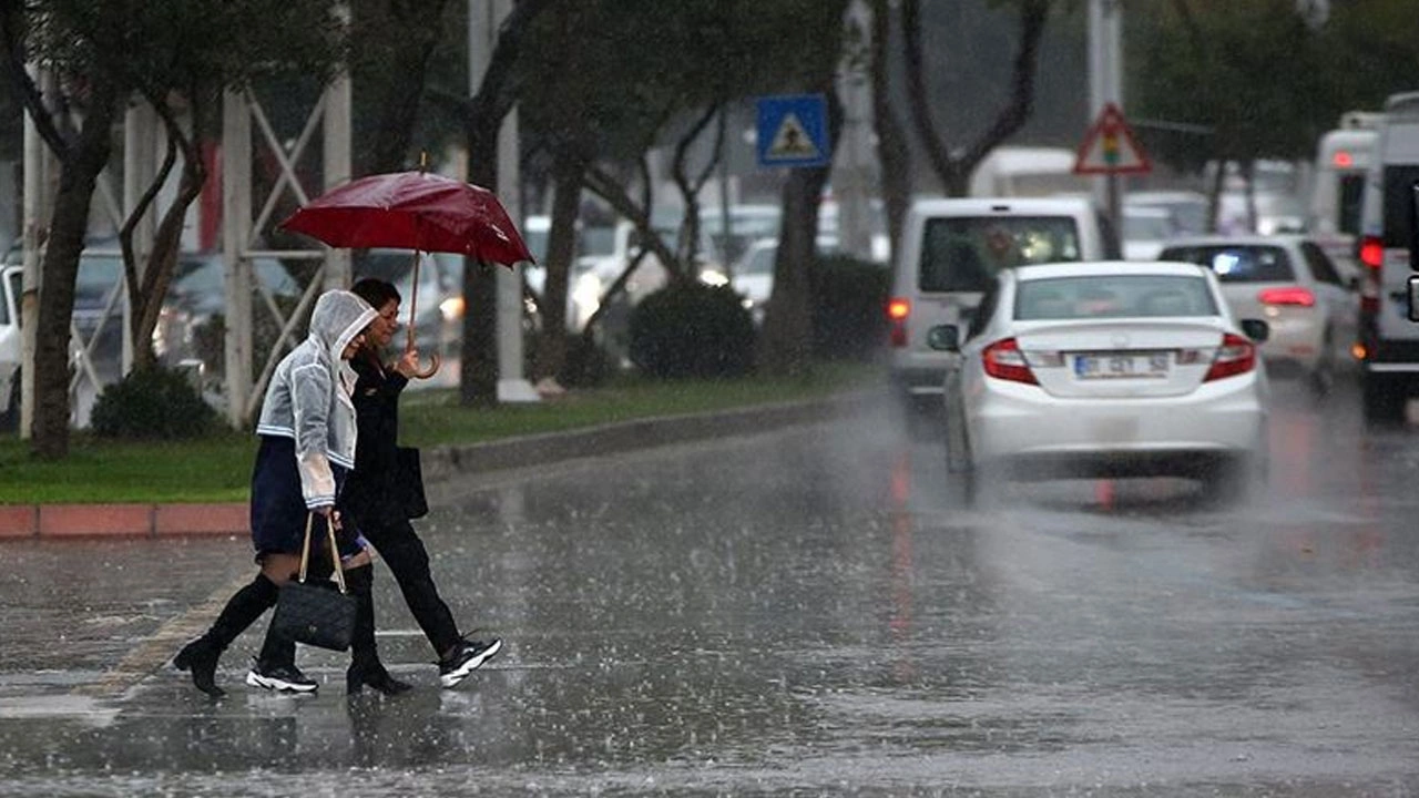 Meteoroloji uyardı: İstanbul ve 14 kentte sağanak ve dolu alarmı!