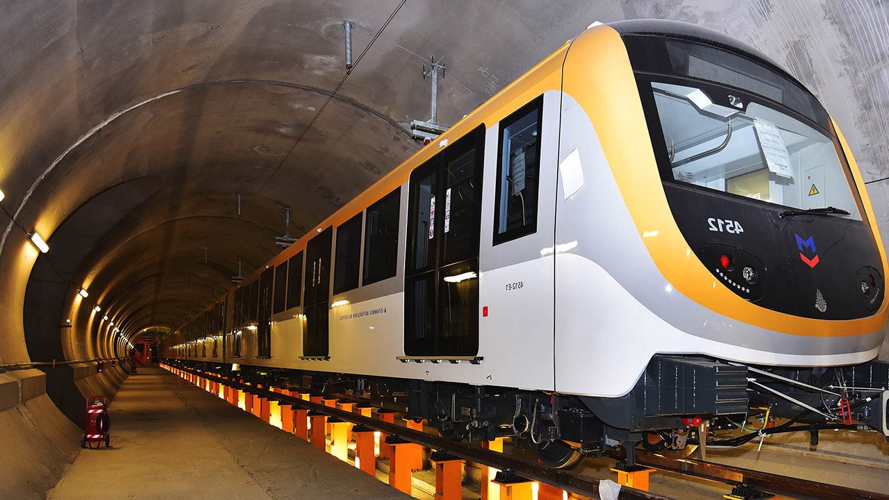 İstanbul'da metro seferleri gece yarısına kadar uzatıldı!