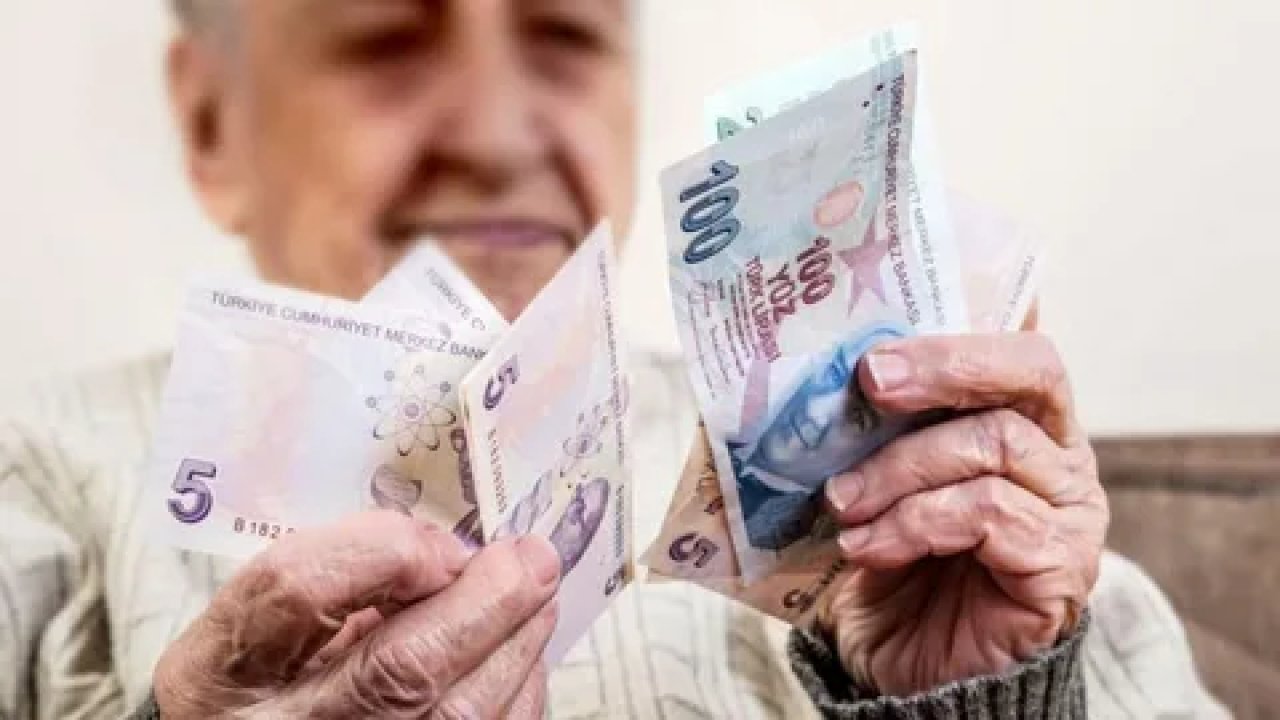 Emekliler için kritik uyarı: SGK’nın yeni düzenlemesi maaşları kesebilir!