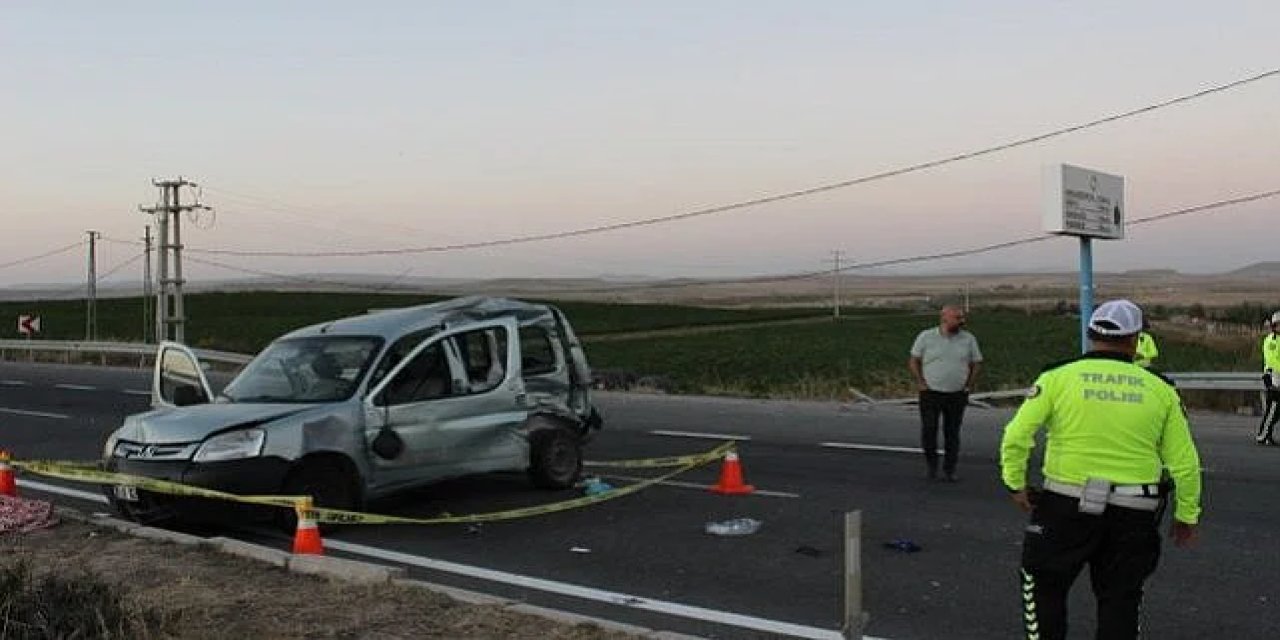 Kamyonun Çarptığı Araçta Bulunan Öğretmen Hayatını Kaybetti, 5 Kişi Yaralandı