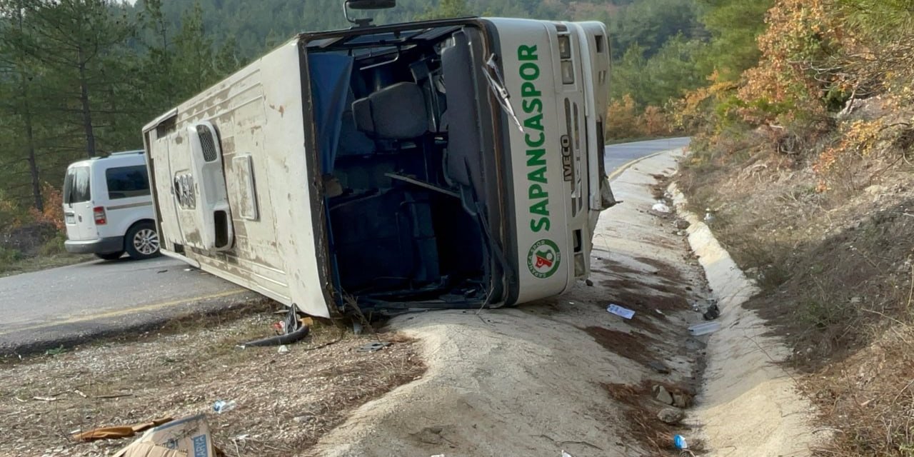 Feci Kazada 7 öğrenci, 2 öğretmen ve şoför yaralandı!